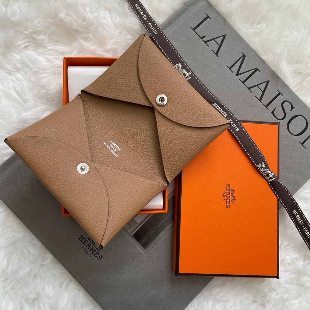 Hermès Calvi Card Holder in Chai color